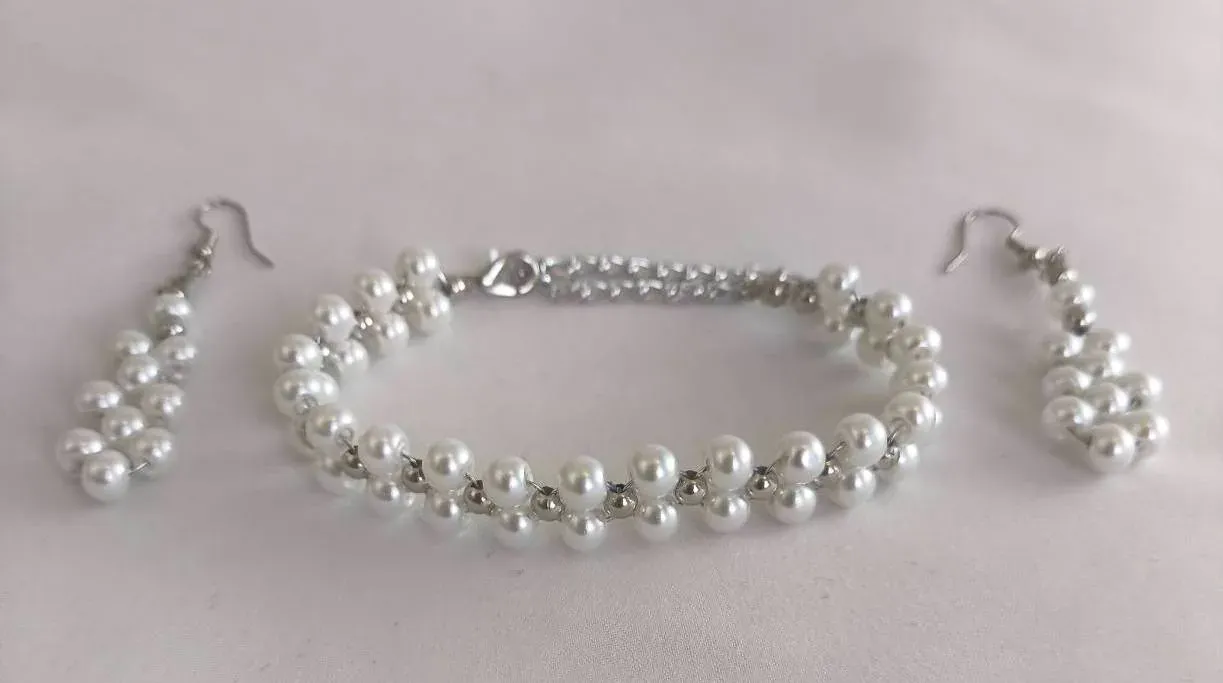  رازِ مرواریدهای باران‌خورده (Raindrop Pearls' Secret)