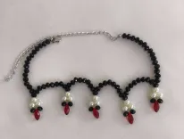 رازِ قندیل‌های اناری (Crimson Pendants' Secret)